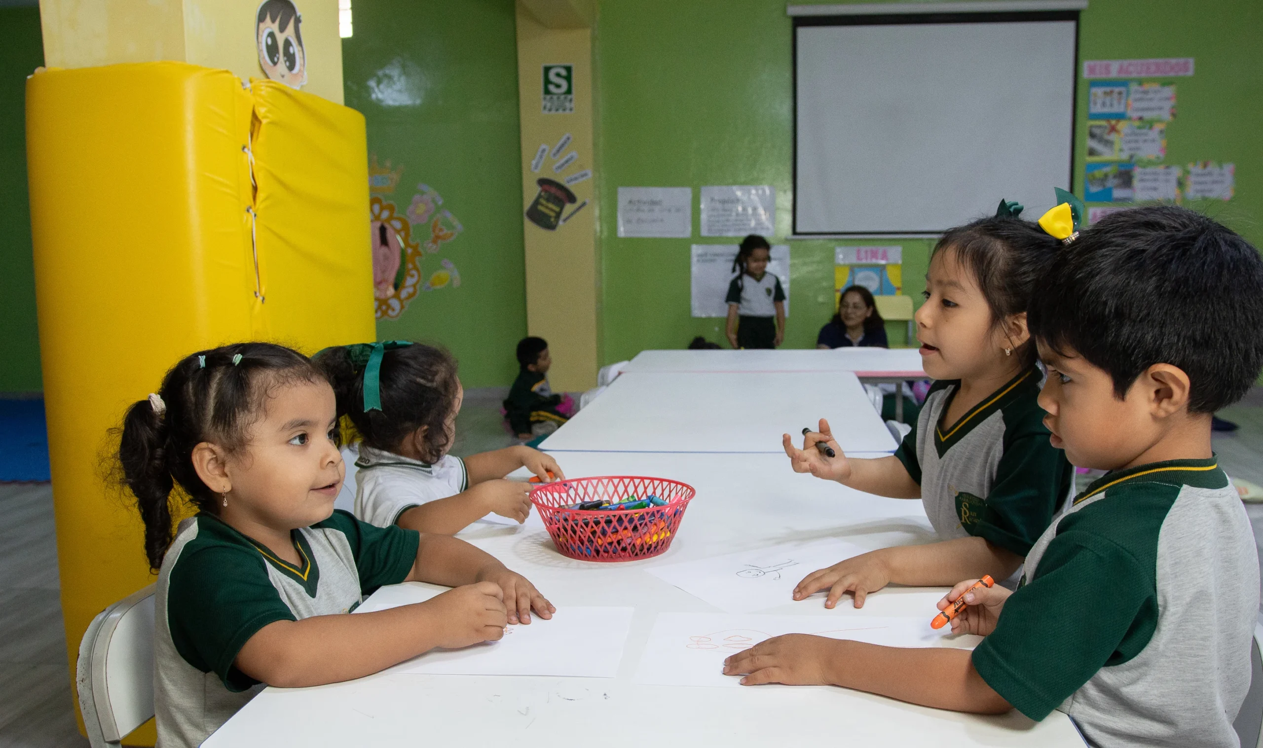 Estudiantes del nivel inicial del Centro Educativo Parroquial San Ricardo en actividades de aprendizaje